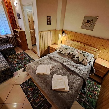 Családi Vendégház Eger Esterno foto