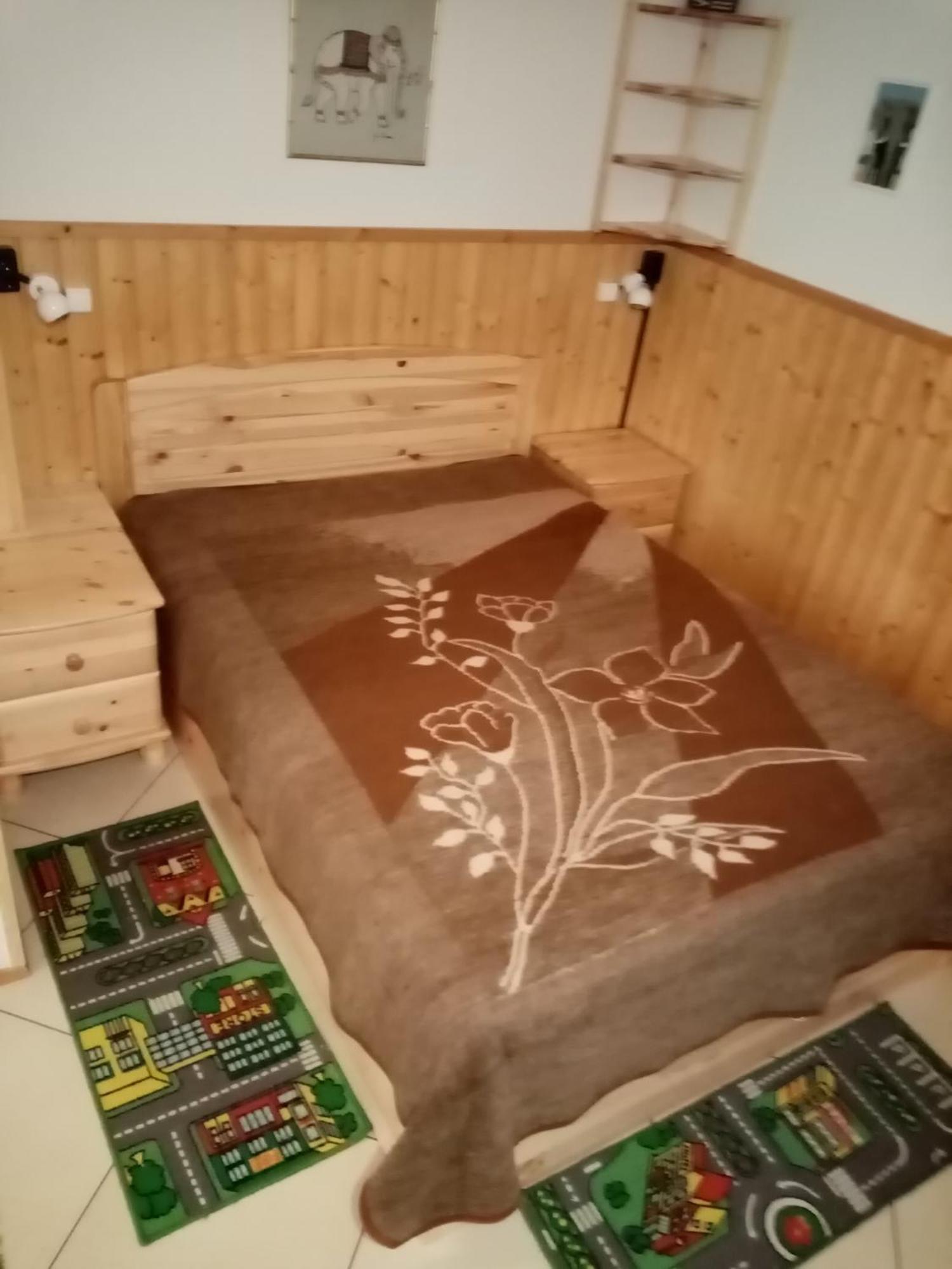 Családi Vendégház Eger Esterno foto