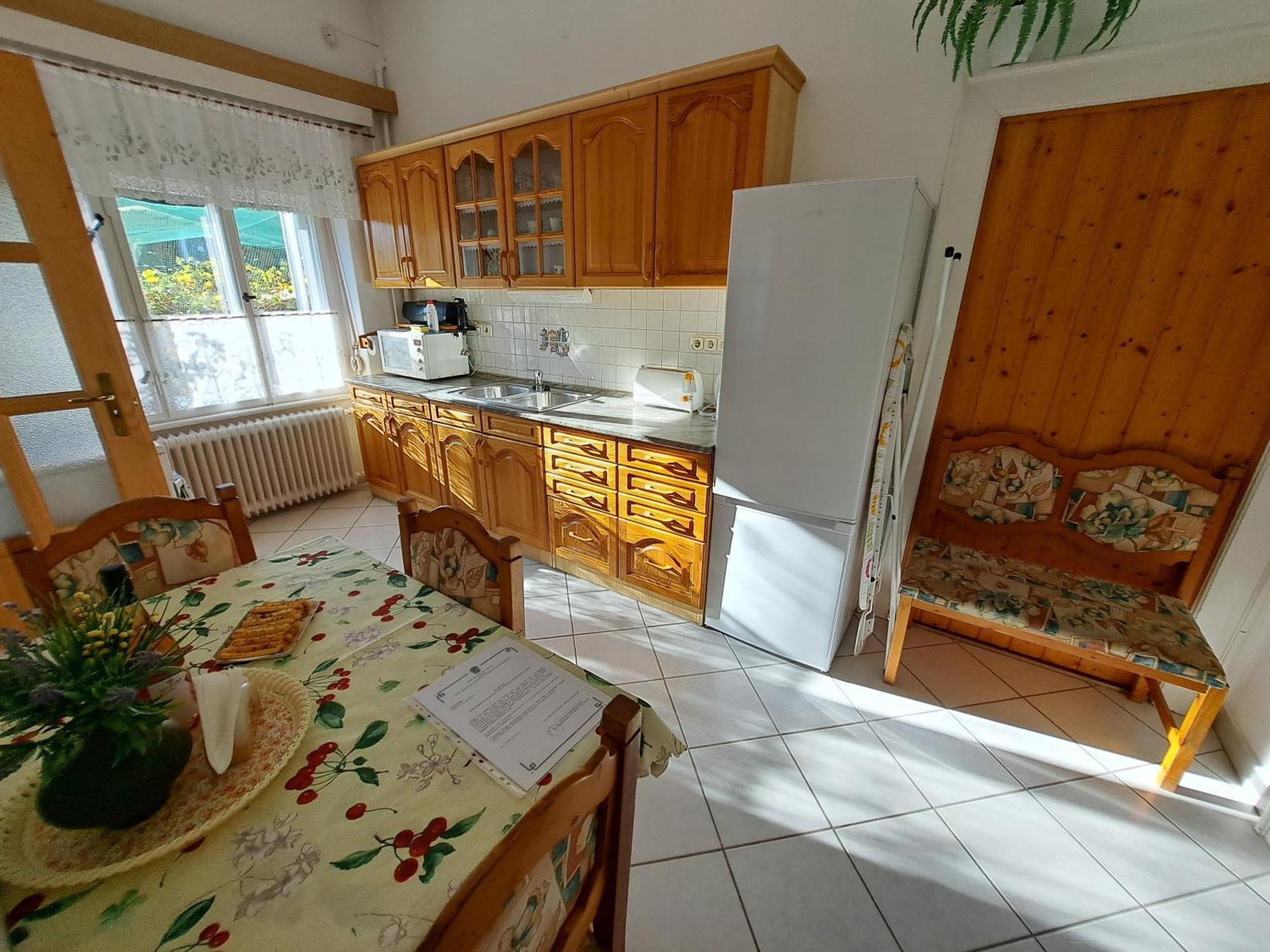 Családi Vendégház Eger Esterno foto