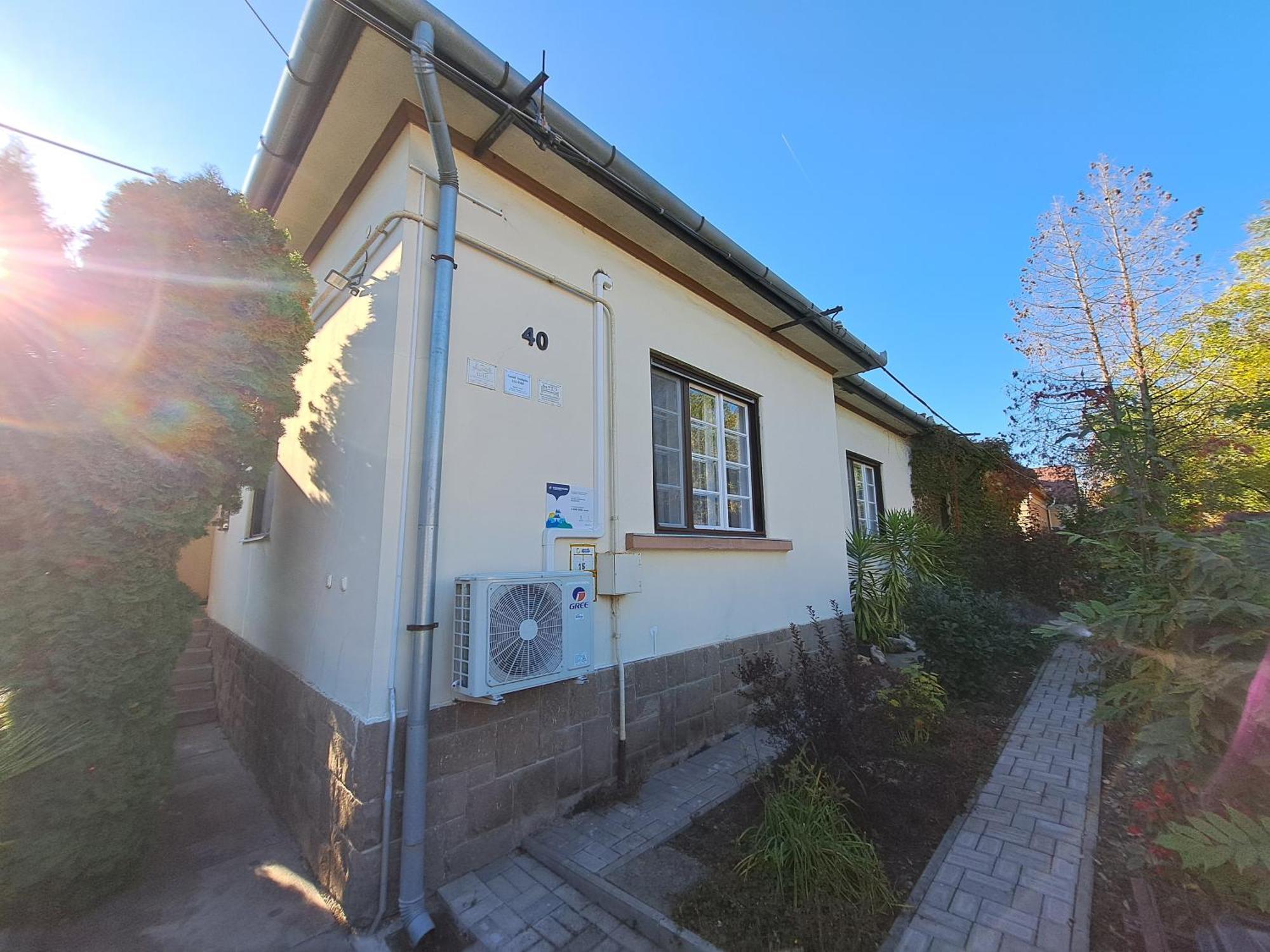 Családi Vendégház Eger Esterno foto